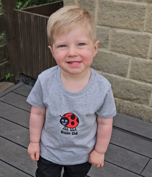 Baby T-Shirt Bóín Dé (Ladybird)
