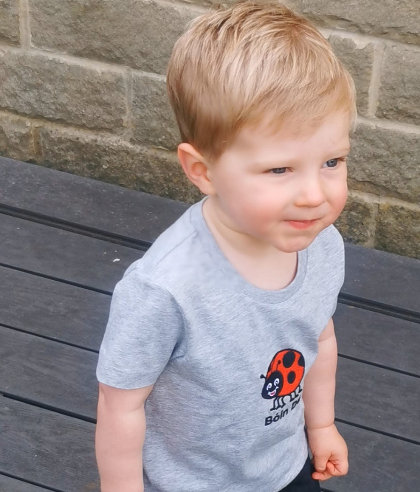 Baby T-Shirt Bóín Dé (Ladybird)